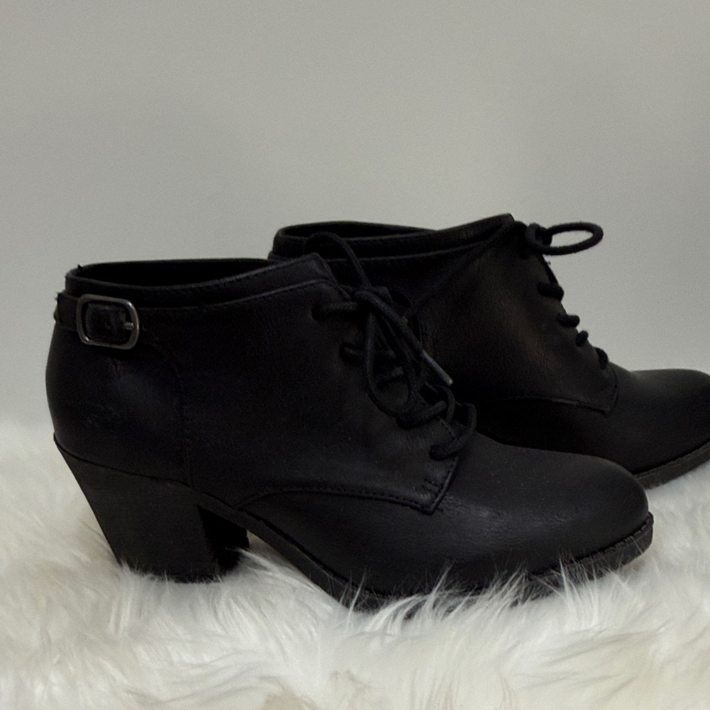 Rocket dog size 7 1/2  brown  laceup Ankle Boots/shoes